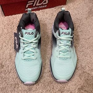New fila didn’t fit received as a gift.
